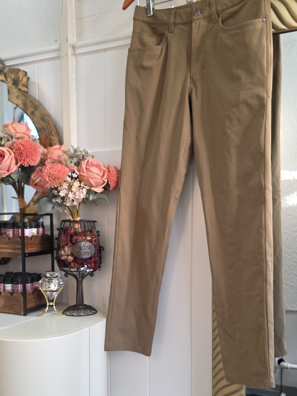 Men's Classic Straight-Fit Chino Pants in Khaki Size 30